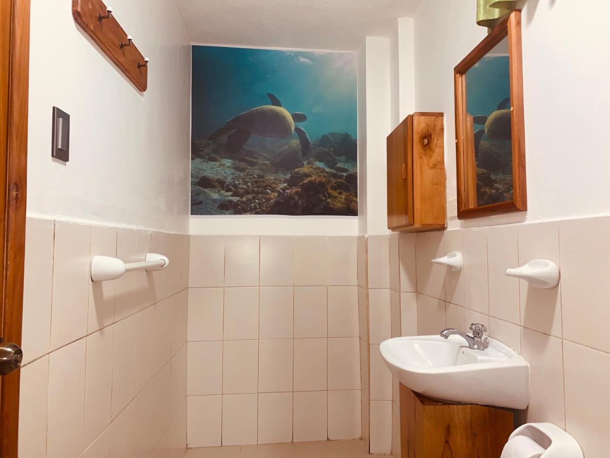 Hostal White House Galapagos Puerto Ayora  Ngoại thất bức ảnh