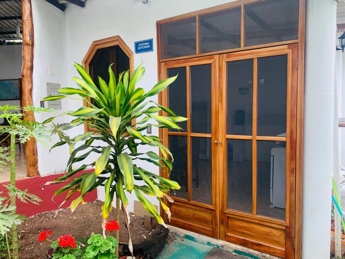 Hostal White House Galapagos Puerto Ayora  Ngoại thất bức ảnh