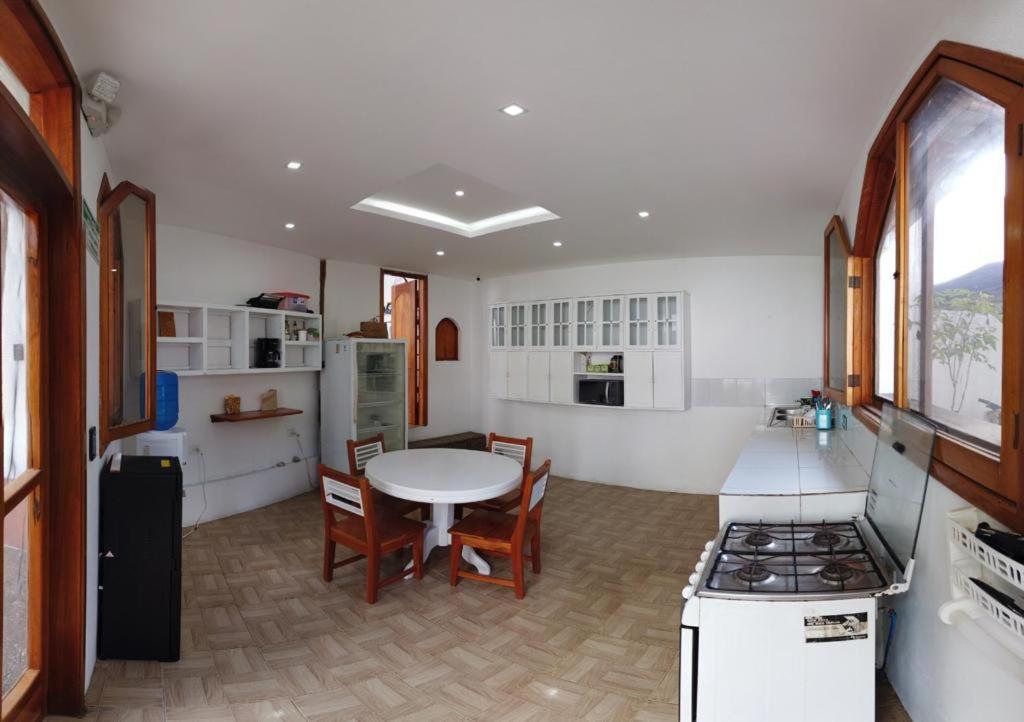 Hostal White House Galapagos Puerto Ayora  Ngoại thất bức ảnh