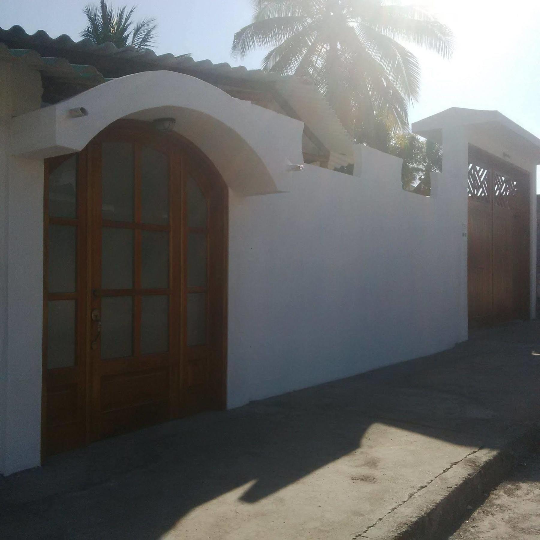 Hostal White House Galapagos Puerto Ayora  Ngoại thất bức ảnh