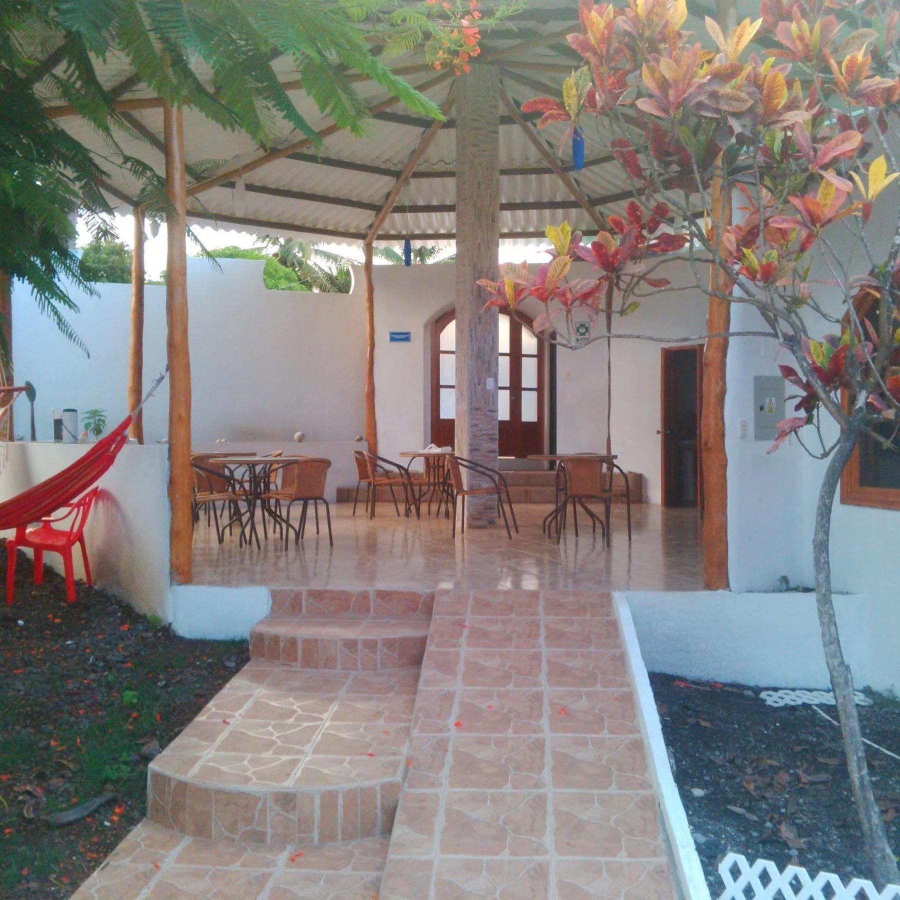 Hostal White House Galapagos Puerto Ayora  Ngoại thất bức ảnh