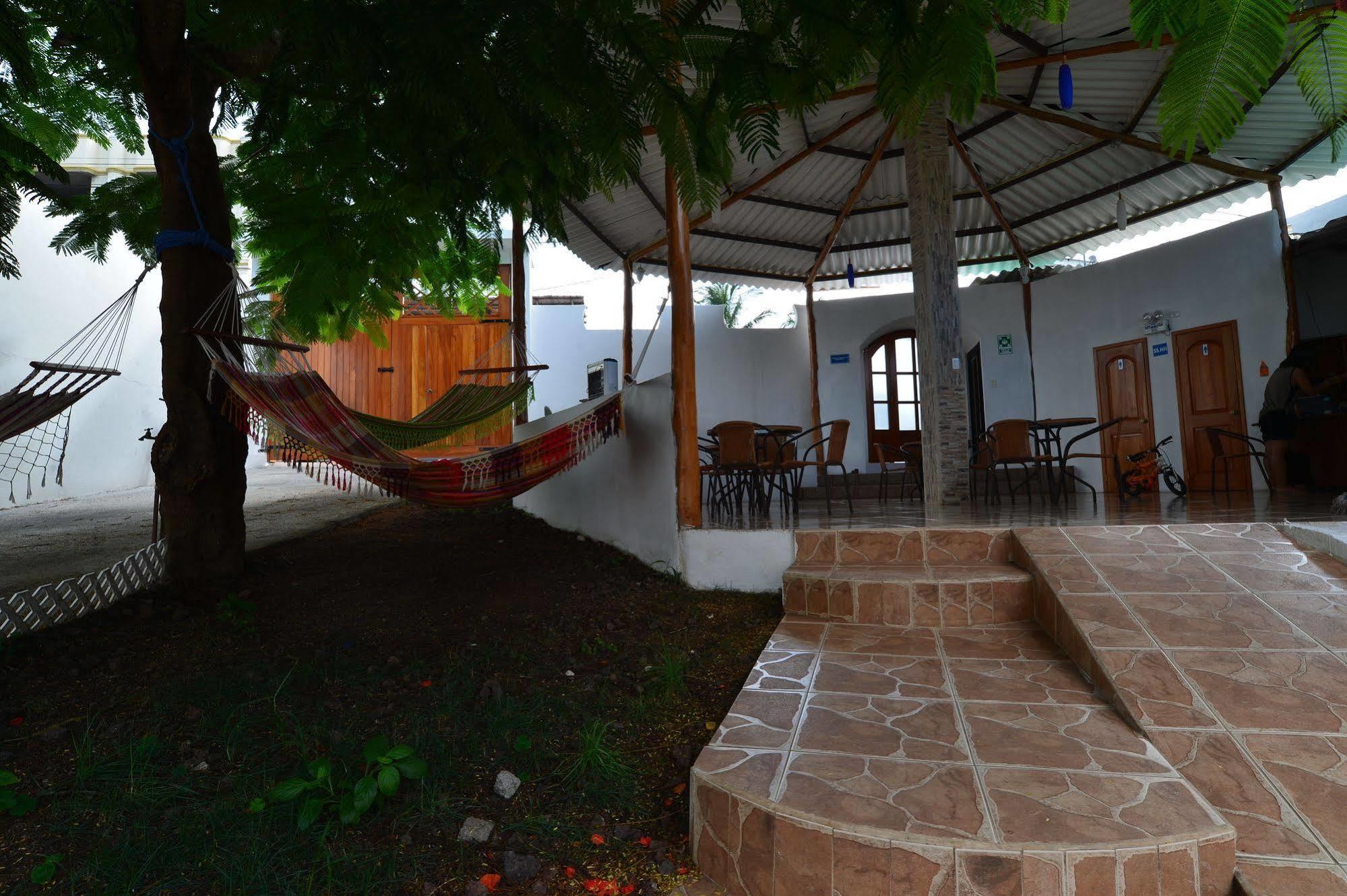 Hostal White House Galapagos Puerto Ayora  Ngoại thất bức ảnh