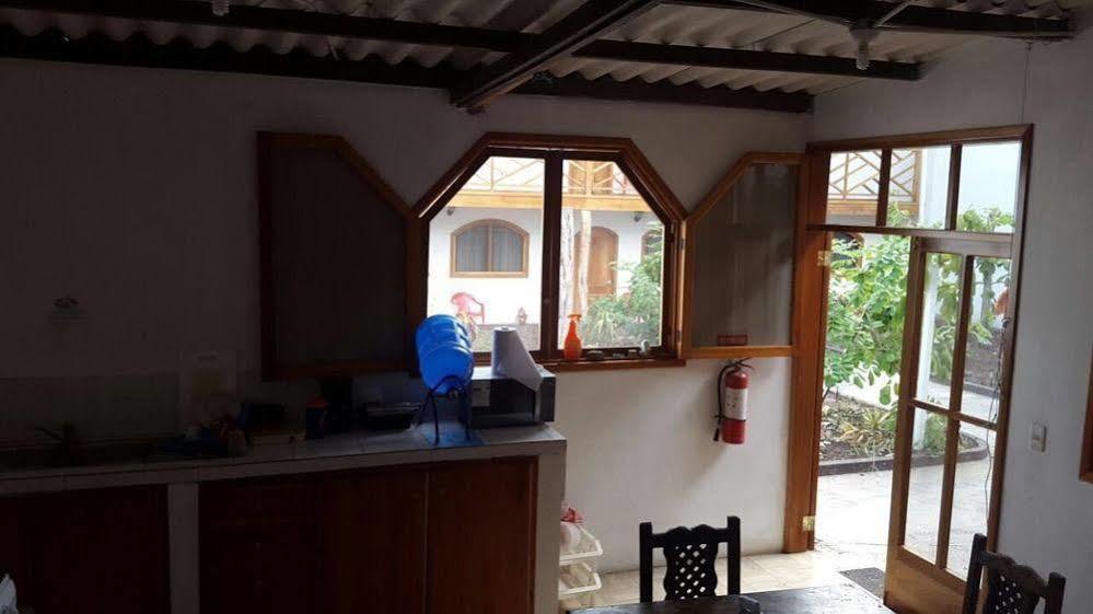 Hostal White House Galapagos Puerto Ayora  Ngoại thất bức ảnh