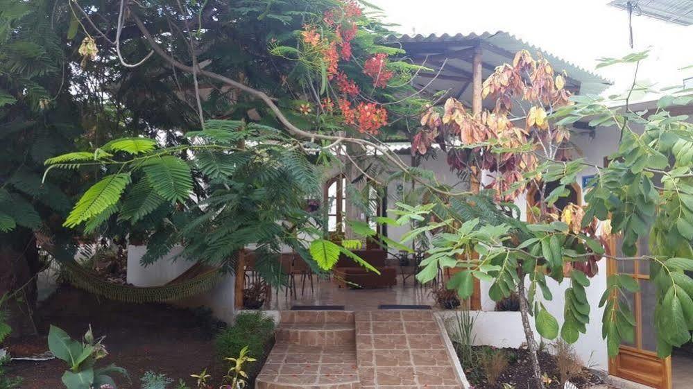 Hostal White House Galapagos Puerto Ayora  Ngoại thất bức ảnh